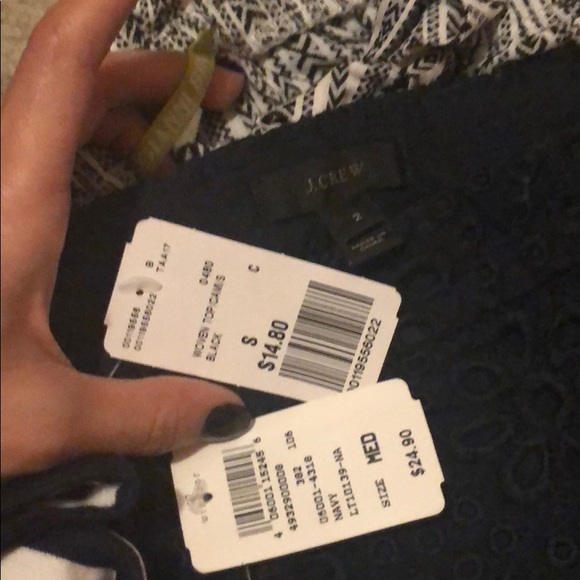 Bundle of 3 tops and one shorts - Picture 4 of 8